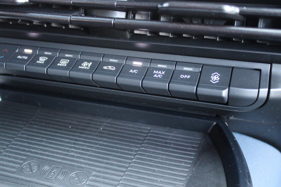 Lancia Ypsilon 1.2 110PK Turbo Hybrid Edizione Cassina Limitata | NAVIGATIE | CAMERA VOOR/ ACHTER | ELEKTRISCH VERSTELBARE BESTUURDERSSTOEL | VELOURS BEKLEDING | STOEL VERWARMING | MASAGE FUNTIE OF VOORSTOELEN |  DRAADLOOS APPLE CARPLAY / ANDROID AUTO | DRAADLOZE TELEFOONLADER | DODEHOEK DETECTIE | CLIMATE CONTROL | Lancia Ypsilon 1.2 110PK Turbo Hybrid Edizione Cassina Limitata | NAVIGATIE | CAMERA VOOR/ ACHTER | ELEKTRISCH VERSTELBARE BESTUURDERSSTOEL | VELOURS BEKLEDING | STOEL VERWARMING | MASAGE FUNTIE OF VOORSTOELEN |  DRAADLOOS APPLE CARPLAY / ANDROID AUTO | DRAADLOZE TELEFOONLADER | DODEHOEK DETECTIE | CLIMATE CONTROL |