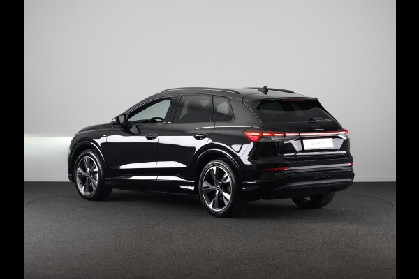Audi Q4 e-tron 40 S edition 63 kWh 204pk | Achteruitrijcamera | Comfortpakket | Assistentiepakket plus | Optiekpakket zwart plus | Privacy glas | Adaptive cruise control |
