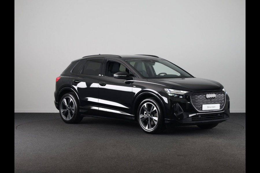 Audi Q4 e-tron 40 S edition 63 kWh 204pk | Achteruitrijcamera | Comfortpakket | Assistentiepakket plus | Optiekpakket zwart plus | Privacy glas | Adaptive cruise control |