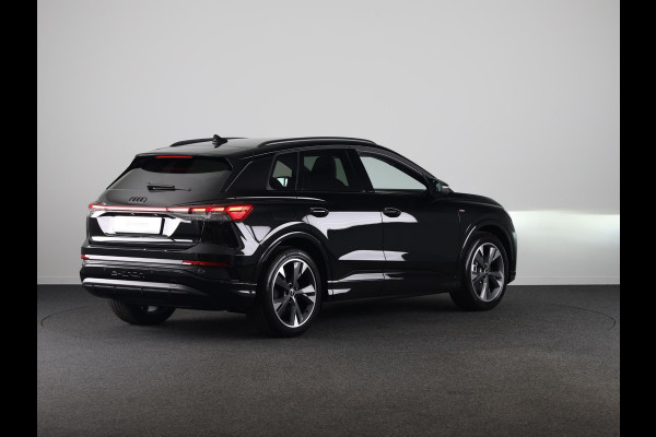 Audi Q4 e-tron 40 S edition 63 kWh 204pk | Achteruitrijcamera | Comfortpakket | Assistentiepakket plus | Optiekpakket zwart plus | Privacy glas | Adaptive cruise control |