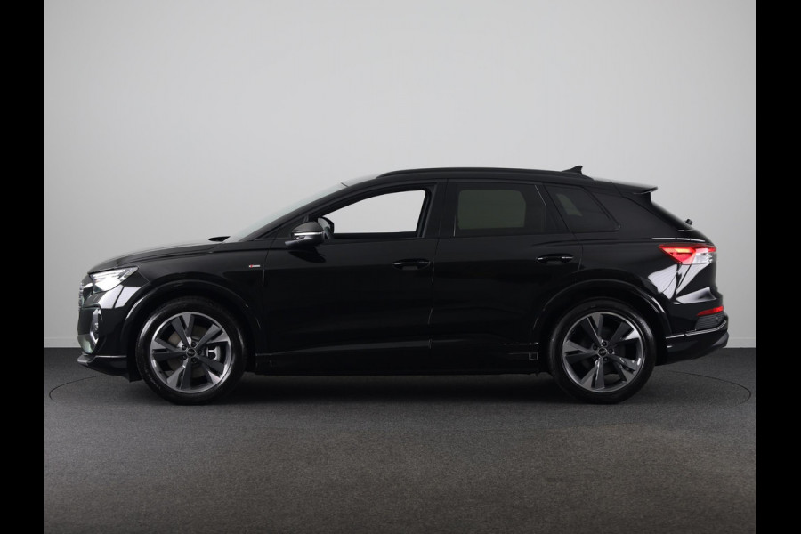 Audi Q4 e-tron 40 S edition 63 kWh 204pk | Achteruitrijcamera | Comfortpakket | Assistentiepakket plus | Optiekpakket zwart plus | Privacy glas | Adaptive cruise control |
