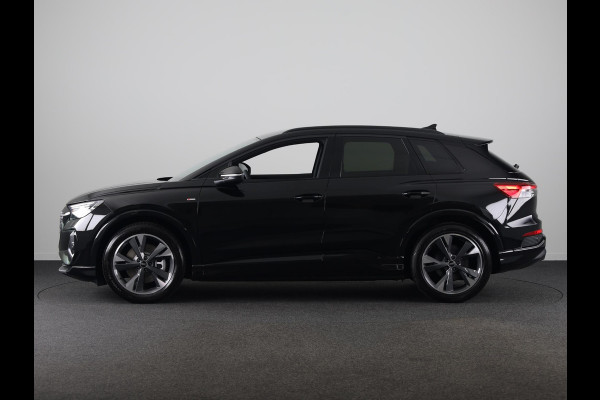 Audi Q4 e-tron 40 S edition 63 kWh 204pk | Achteruitrijcamera | Comfortpakket | Assistentiepakket plus | Optiekpakket zwart plus | Privacy glas | Adaptive cruise control |