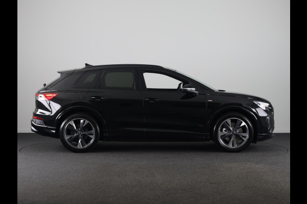 Audi Q4 e-tron 40 S edition 63 kWh 204pk | Achteruitrijcamera | Comfortpakket | Assistentiepakket plus | Optiekpakket zwart plus | Privacy glas | Adaptive cruise control |