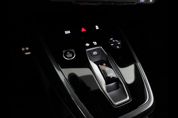 Audi Q4 e-tron 40 S edition 63 kWh 204pk | Achteruitrijcamera | Comfortpakket | Assistentiepakket plus | Optiekpakket zwart plus | Privacy glas | Adaptive cruise control |