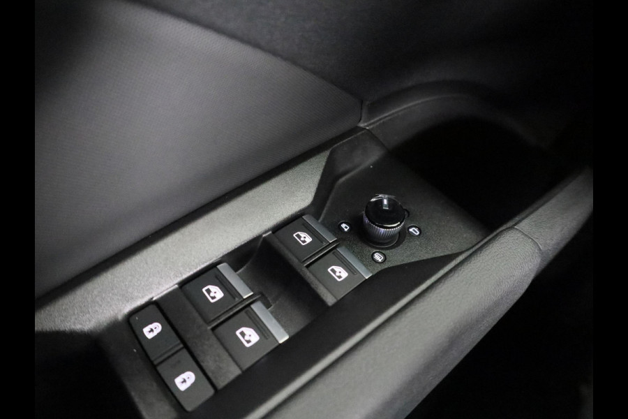 Audi Q4 e-tron 40 S edition 63 kWh 204pk | Achteruitrijcamera | Comfortpakket | Assistentiepakket plus | Optiekpakket zwart plus | Privacy glas | Adaptive cruise control |