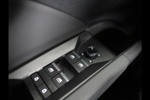 Audi Q4 e-tron 40 S edition 63 kWh 204pk | Achteruitrijcamera | Comfortpakket | Assistentiepakket plus | Optiekpakket zwart plus | Privacy glas | Adaptive cruise control |