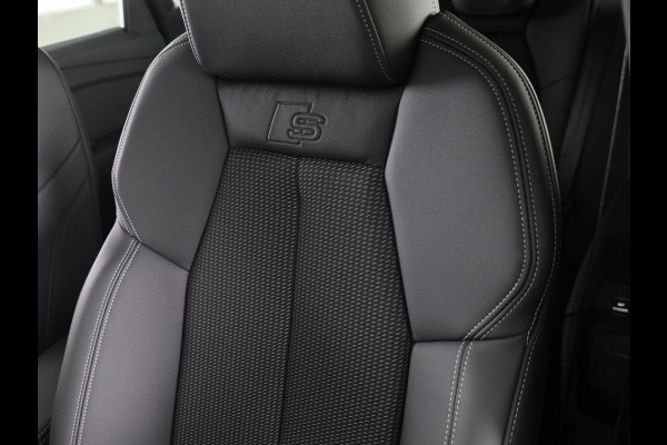 Audi Q4 e-tron 40 S edition 63 kWh 204pk | Achteruitrijcamera | Comfortpakket | Assistentiepakket plus | Optiekpakket zwart plus | Privacy glas | Adaptive cruise control |