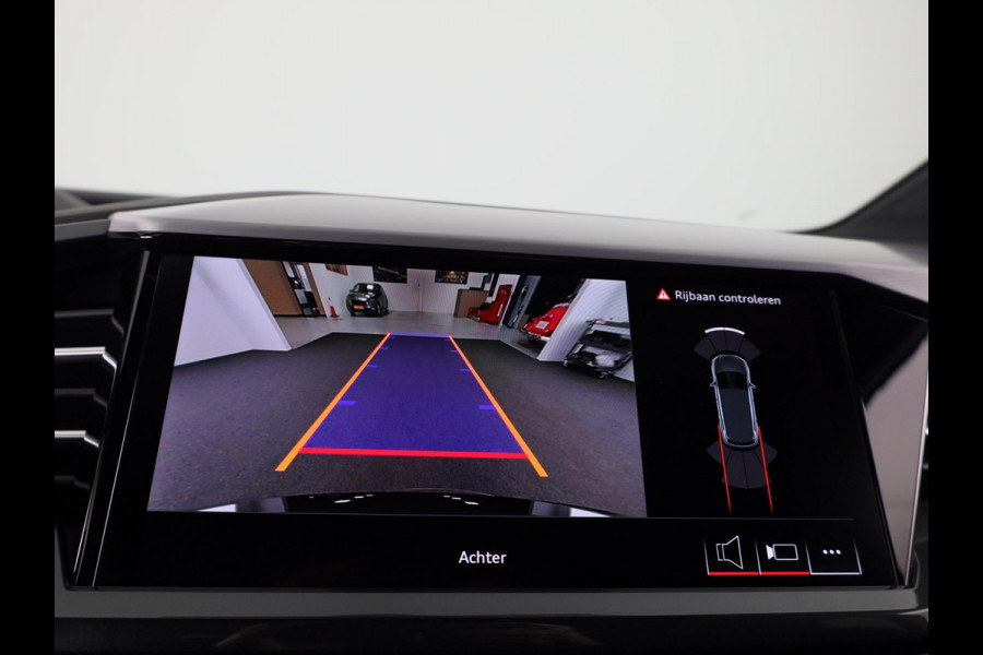 Audi Q4 e-tron 40 S edition 63 kWh 204pk | Achteruitrijcamera | Comfortpakket | Assistentiepakket plus | Optiekpakket zwart plus | Privacy glas | Adaptive cruise control |