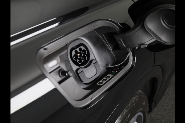 Audi Q4 e-tron 40 S edition 63 kWh 204pk | Achteruitrijcamera | Comfortpakket | Assistentiepakket plus | Optiekpakket zwart plus | Privacy glas | Adaptive cruise control |