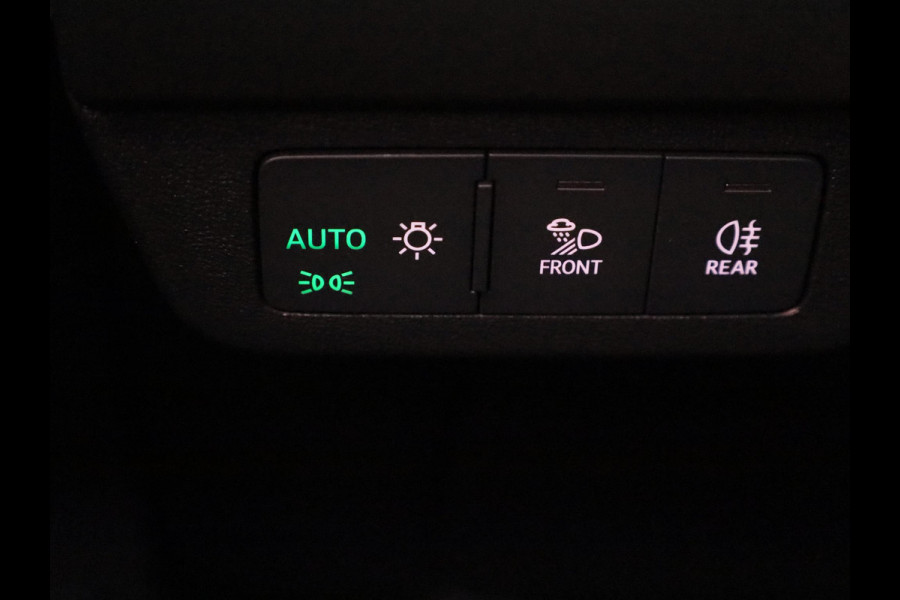 Audi Q4 e-tron 40 S edition 63 kWh 204pk | Achteruitrijcamera | Comfortpakket | Assistentiepakket plus | Optiekpakket zwart plus | Privacy glas | Adaptive cruise control |