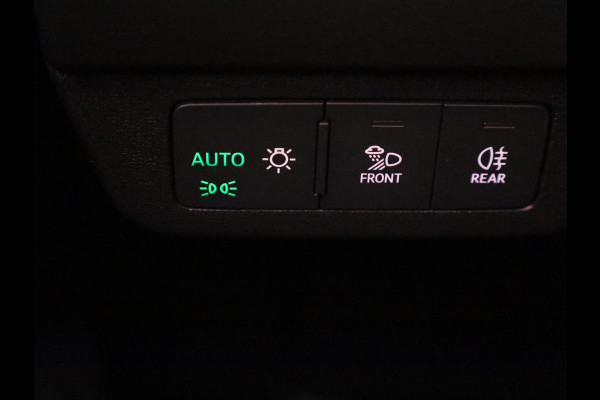 Audi Q4 e-tron 40 S edition 63 kWh 204pk | Achteruitrijcamera | Comfortpakket | Assistentiepakket plus | Optiekpakket zwart plus | Privacy glas | Adaptive cruise control |