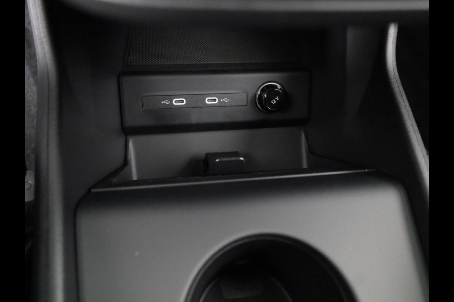 Audi Q4 e-tron 40 S edition 63 kWh 204pk | Achteruitrijcamera | Comfortpakket | Assistentiepakket plus | Optiekpakket zwart plus | Privacy glas | Adaptive cruise control |