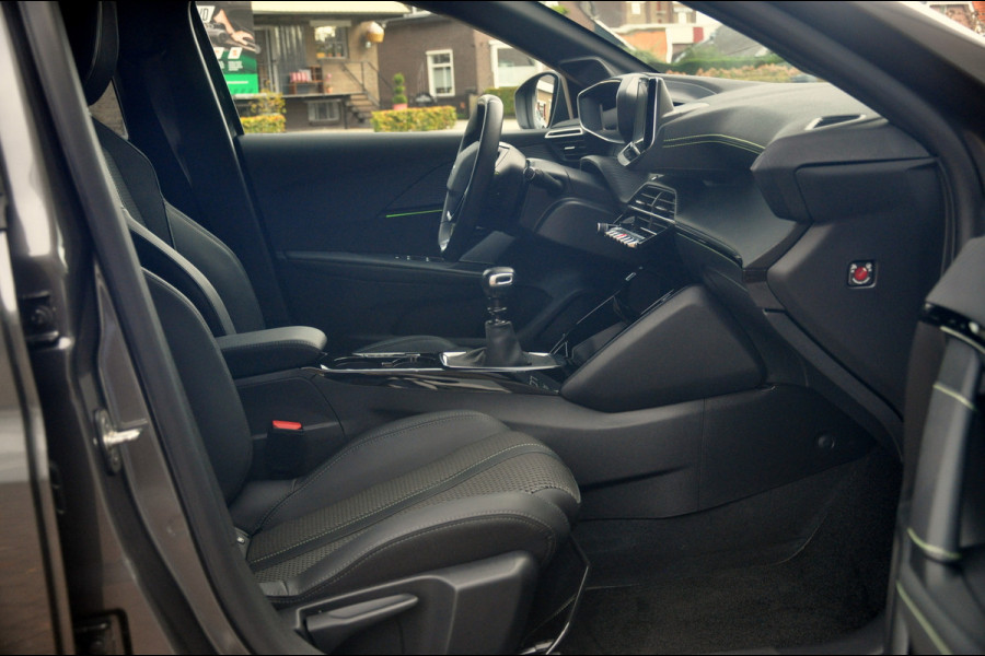 Peugeot 208 1.2 PureTech GT Navigatie | Camera | Zeer nette staat! Peugeot 208 1.2 PureTech GT Navigatie | Camera | Zeer nette staat!