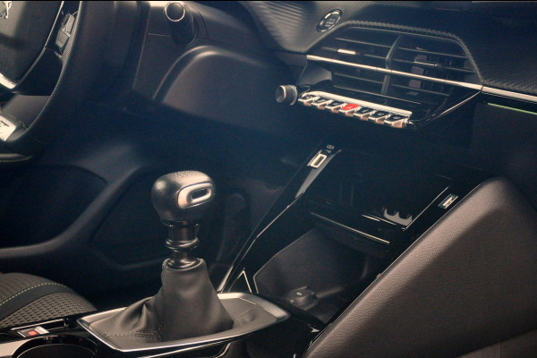 Peugeot 208 1.2 PureTech GT Navigatie | Camera | Zeer nette staat! Peugeot 208 1.2 PureTech GT Navigatie | Camera | Zeer nette staat!