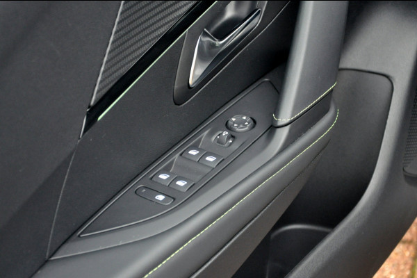 Peugeot 208 1.2 PureTech GT Navigatie | Camera | Zeer nette staat! Peugeot 208 1.2 PureTech GT Navigatie | Camera | Zeer nette staat!