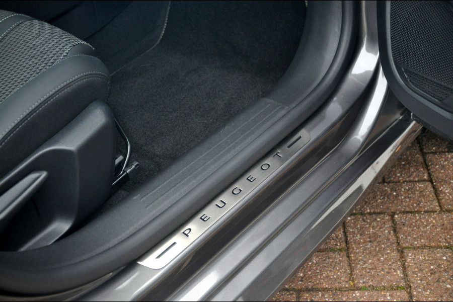 Peugeot 208 1.2 PureTech GT Navigatie | Camera | Zeer nette staat! Peugeot 208 1.2 PureTech GT Navigatie | Camera | Zeer nette staat!