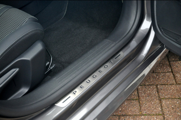 Peugeot 208 1.2 PureTech GT Navigatie | Camera | Zeer nette staat! Peugeot 208 1.2 PureTech GT Navigatie | Camera | Zeer nette staat!