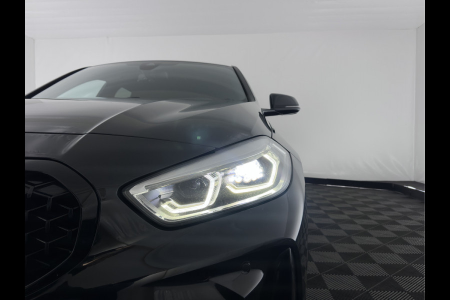 BMW 1-serie M135i xDrive M-Sportpack High Executive Aut. *ALCANTARA-MICROFIBRE | FULL-LED | HEATED-SPORTSEATS | SHIFT-PADDLES | DIGI-COCKPIT | HEAD-UP | NAVI-FULLMAP | DAB+ | PRIVACY-GLASS | AMBIENT-LIGHT | CARBON-INLAY | CARPLAY | 19''ALU*