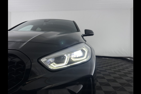 BMW 1-serie M135i xDrive M-Sportpack High Executive Aut. *ALCANTARA-MICROFIBRE | FULL-LED | HEATED-SPORTSEATS | SHIFT-PADDLES | DIGI-COCKPIT | HEAD-UP | NAVI-FULLMAP | DAB+ | PRIVACY-GLASS | AMBIENT-LIGHT | CARBON-INLAY | CARPLAY | 19''ALU*