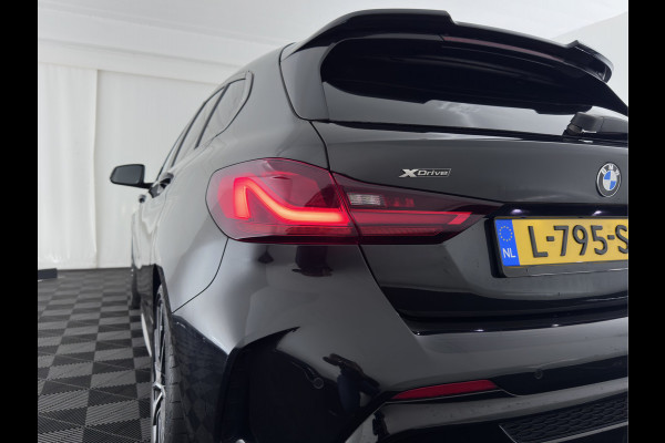 BMW 1-serie M135i xDrive M-Sportpack High Executive Aut. *ALCANTARA-MICROFIBRE | FULL-LED | HEATED-SPORTSEATS | SHIFT-PADDLES | DIGI-COCKPIT | HEAD-UP | NAVI-FULLMAP | DAB+ | PRIVACY-GLASS | AMBIENT-LIGHT | CARBON-INLAY | CARPLAY | 19''ALU*