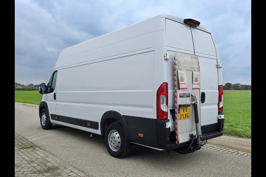 Peugeot Boxer 435 2.2 BlueHDi L4 H3 - 165 Pk - Euro 6 - Airco - ParkeerCamera - Laadklep Peugeot Boxer 435 2.2 BlueHDi L4 H3 - 165 Pk - Euro 6 - Airco - ParkeerCamera - Laadklep