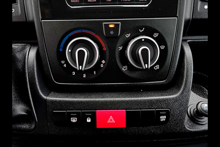 Peugeot Boxer 435 2.2 BlueHDi L4 H3 - 165 Pk - Euro 6 - Airco - ParkeerCamera - Laadklep Peugeot Boxer 435 2.2 BlueHDi L4 H3 - 165 Pk - Euro 6 - Airco - ParkeerCamera - Laadklep