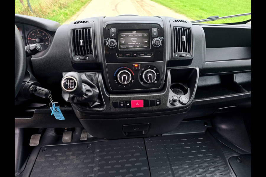 Peugeot Boxer 435 2.2 BlueHDi L4 H3 - 165 Pk - Euro 6 - Airco - ParkeerCamera - Laadklep Peugeot Boxer 435 2.2 BlueHDi L4 H3 - 165 Pk - Euro 6 - Airco - ParkeerCamera - Laadklep