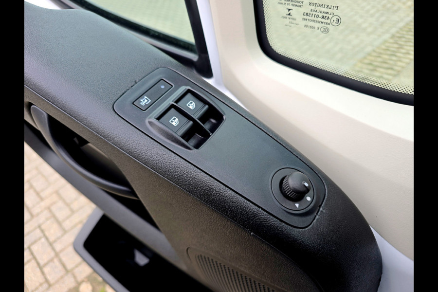 Peugeot Boxer 435 2.2 BlueHDi L4 H3 - 165 Pk - Euro 6 - Airco - ParkeerCamera - Laadklep Peugeot Boxer 435 2.2 BlueHDi L4 H3 - 165 Pk - Euro 6 - Airco - ParkeerCamera - Laadklep