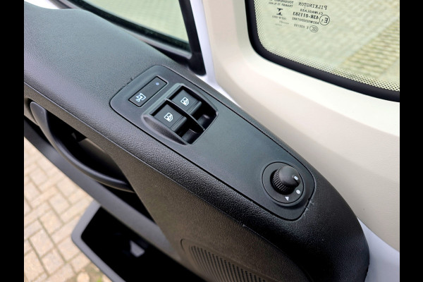 Peugeot Boxer 435 2.2 BlueHDi L4 H3 - 165 Pk - Euro 6 - Airco - ParkeerCamera - Laadklep Peugeot Boxer 435 2.2 BlueHDi L4 H3 - 165 Pk - Euro 6 - Airco - ParkeerCamera - Laadklep