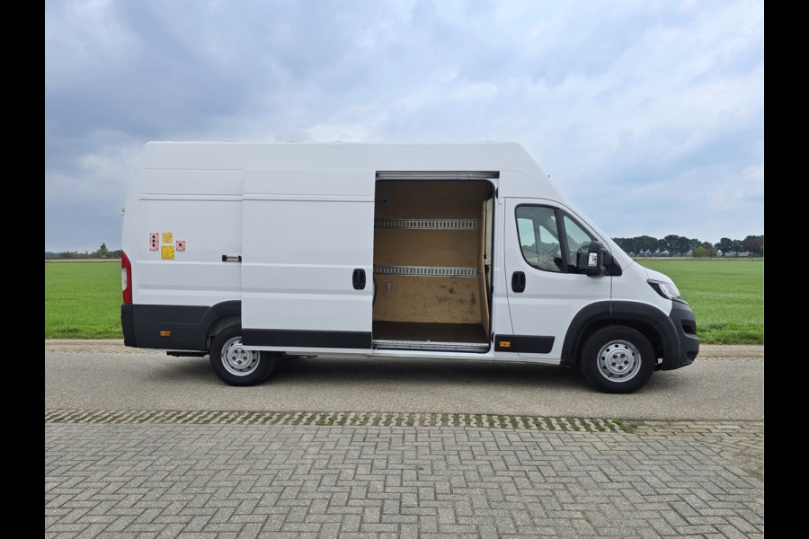 Peugeot Boxer 435 2.2 BlueHDi L4 H3 - 165 Pk - Euro 6 - Airco - ParkeerCamera - Laadklep Peugeot Boxer 435 2.2 BlueHDi L4 H3 - 165 Pk - Euro 6 - Airco - ParkeerCamera - Laadklep