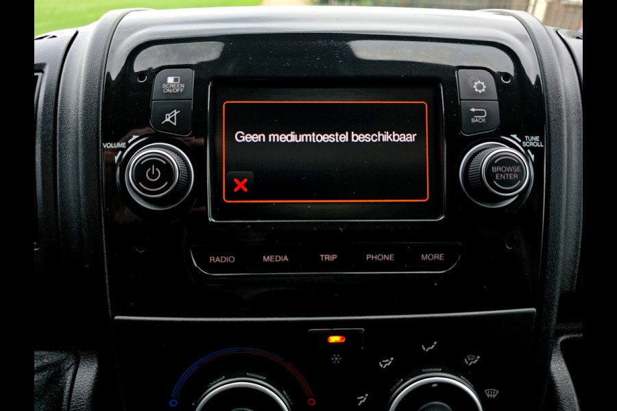 Peugeot Boxer 435 2.2 BlueHDi L4 H3 - 165 Pk - Euro 6 - Airco - ParkeerCamera - Laadklep Peugeot Boxer 435 2.2 BlueHDi L4 H3 - 165 Pk - Euro 6 - Airco - ParkeerCamera - Laadklep