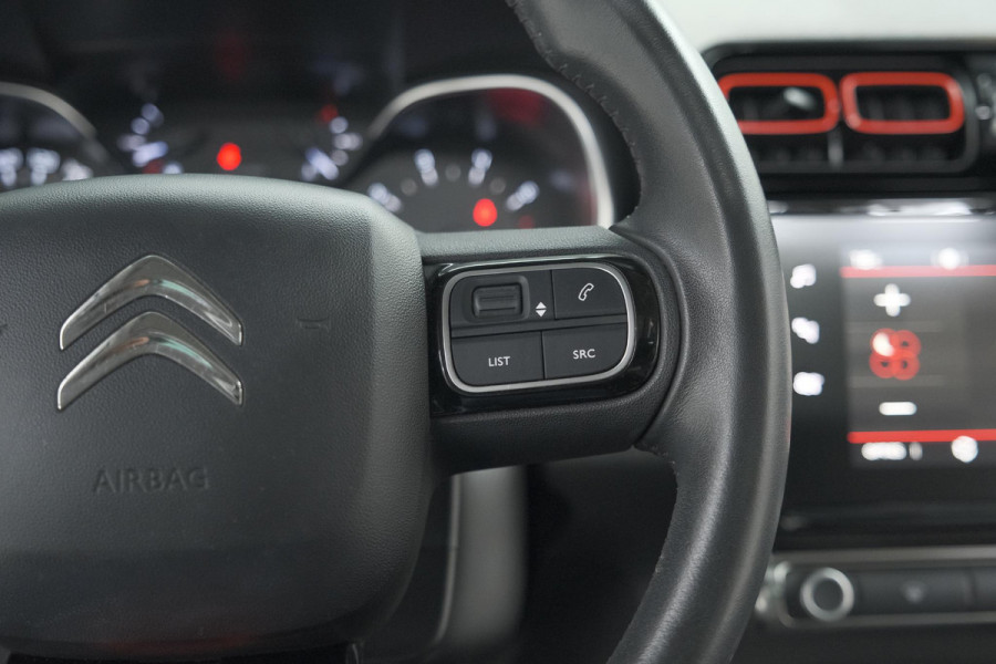 Citroën C3 Aircross PureTech 130 EAT6 S&S Shine | Trekhaak | Camera | Panoramadak | Dodehoekdetectie | Stoelverwarming | HIFI audio systeem Citroën C3 Aircross PureTech 130 EAT6 S&S Shine | Trekhaak | Camera | Panoramadak | Dodehoekdetectie | Stoelverwarming | HIFI audio systeem