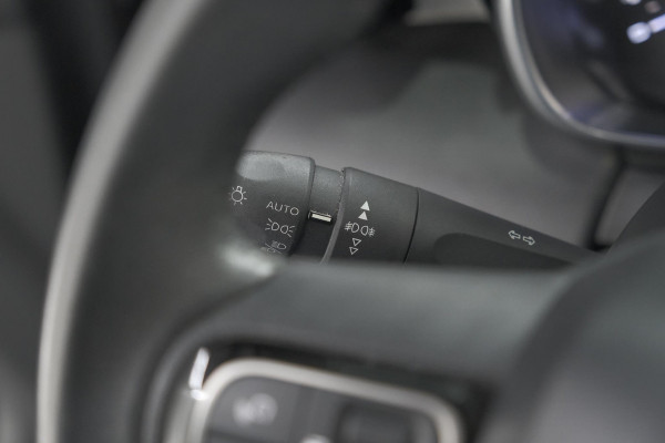 Citroën C3 Aircross PureTech 130 EAT6 S&S Shine | Trekhaak | Camera | Panoramadak | Dodehoekdetectie | Stoelverwarming | HIFI audio systeem Citroën C3 Aircross PureTech 130 EAT6 S&S Shine | Trekhaak | Camera | Panoramadak | Dodehoekdetectie | Stoelverwarming | HIFI audio systeem