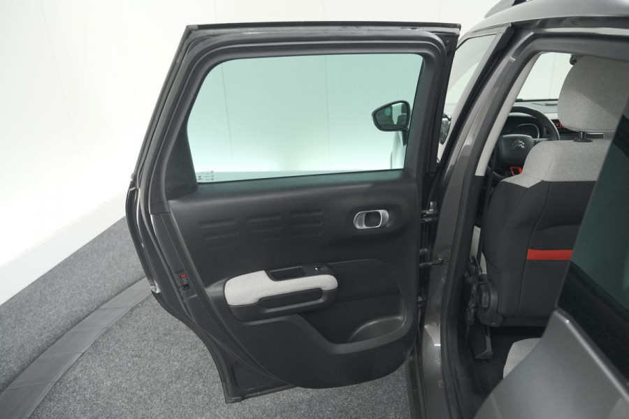Citroën C3 Aircross PureTech 130 EAT6 S&S Shine | Trekhaak | Camera | Panoramadak | Dodehoekdetectie | Stoelverwarming | HIFI audio systeem Citroën C3 Aircross PureTech 130 EAT6 S&S Shine | Trekhaak | Camera | Panoramadak | Dodehoekdetectie | Stoelverwarming | HIFI audio systeem