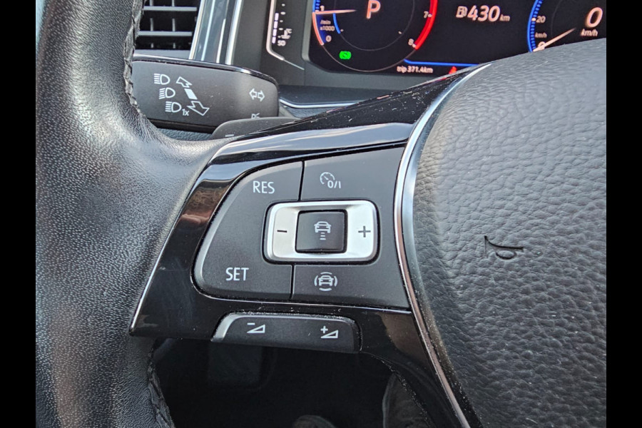 Volkswagen T-Roc 1.5 TSI Sport Business R | Automaat | Trekhaak | Lane Assist | Blind Spot | LED | Navi | ACC | PDC | Winterpakket | Virtual Cockpit  | Volkswagen T-Roc 1.5 TSI Sport Business R | Automaat | Trekhaak | Lane Assist | Blind Spot | LED | Navi | ACC | PDC | Winterpakket | Virtual Cockpit  |