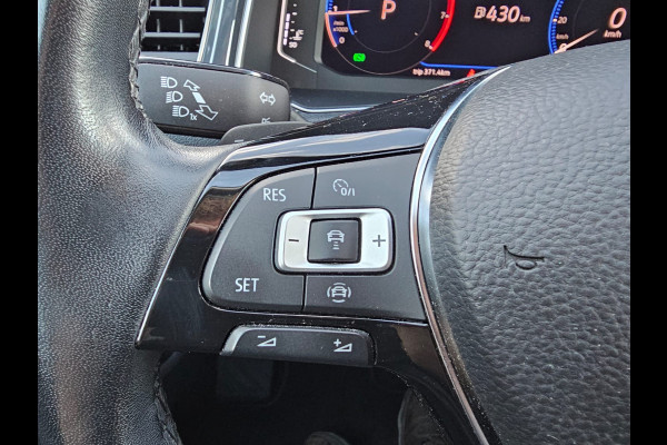 Volkswagen T-Roc 1.5 TSI Sport Business R | Automaat | Trekhaak | Lane Assist | Blind Spot | LED | Navi | ACC | PDC | Winterpakket | Virtual Cockpit  | Volkswagen T-Roc 1.5 TSI Sport Business R | Automaat | Trekhaak | Lane Assist | Blind Spot | LED | Navi | ACC | PDC | Winterpakket | Virtual Cockpit  |