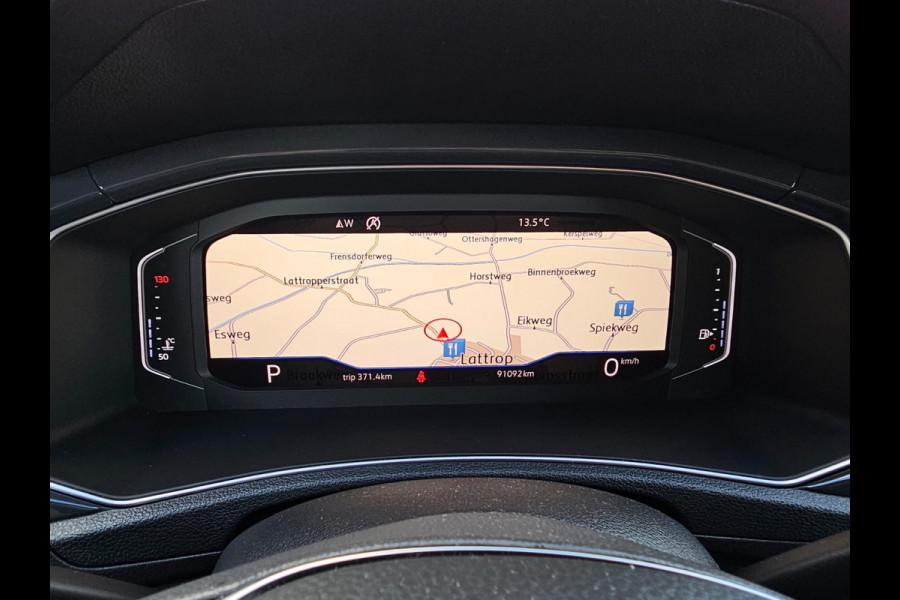 Volkswagen T-Roc 1.5 TSI Sport Business R | Automaat | Trekhaak | Lane Assist | Blind Spot | LED | Navi | ACC | PDC | Winterpakket | Virtual Cockpit  | Volkswagen T-Roc 1.5 TSI Sport Business R | Automaat | Trekhaak | Lane Assist | Blind Spot | LED | Navi | ACC | PDC | Winterpakket | Virtual Cockpit  |