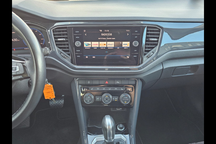 Volkswagen T-Roc 1.5 TSI Sport Business R | Automaat | Trekhaak | Lane Assist | Blind Spot | LED | Navi | ACC | PDC | Winterpakket | Virtual Cockpit  | Volkswagen T-Roc 1.5 TSI Sport Business R | Automaat | Trekhaak | Lane Assist | Blind Spot | LED | Navi | ACC | PDC | Winterpakket | Virtual Cockpit  |
