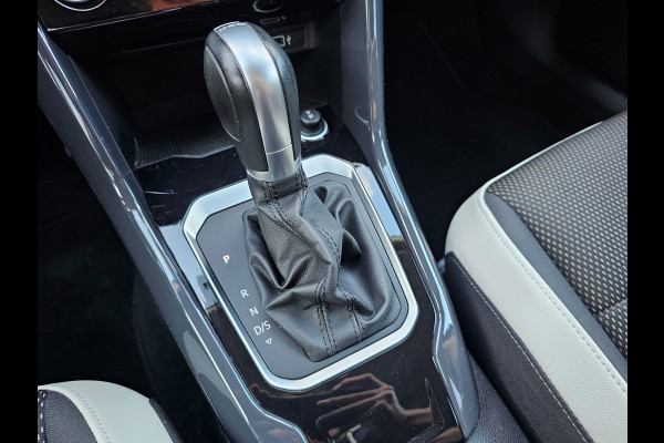 Volkswagen T-Roc 1.5 TSI Sport Business R | Automaat | Trekhaak | Lane Assist | Blind Spot | LED | Navi | ACC | PDC | Winterpakket | Virtual Cockpit  | Volkswagen T-Roc 1.5 TSI Sport Business R | Automaat | Trekhaak | Lane Assist | Blind Spot | LED | Navi | ACC | PDC | Winterpakket | Virtual Cockpit  |