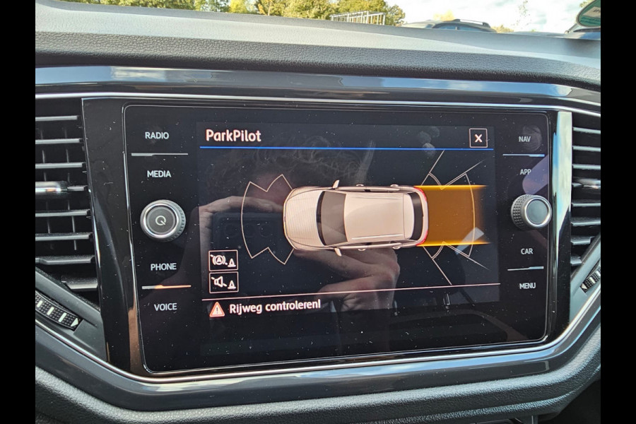 Volkswagen T-Roc 1.5 TSI Sport Business R | Automaat | Trekhaak | Lane Assist | Blind Spot | LED | Navi | ACC | PDC | Winterpakket | Virtual Cockpit  | Volkswagen T-Roc 1.5 TSI Sport Business R | Automaat | Trekhaak | Lane Assist | Blind Spot | LED | Navi | ACC | PDC | Winterpakket | Virtual Cockpit  |