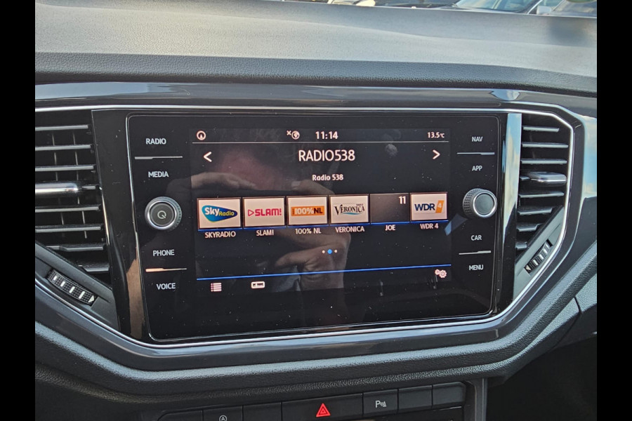 Volkswagen T-Roc 1.5 TSI Sport Business R | Automaat | Trekhaak | Lane Assist | Blind Spot | LED | Navi | ACC | PDC | Winterpakket | Virtual Cockpit  | Volkswagen T-Roc 1.5 TSI Sport Business R | Automaat | Trekhaak | Lane Assist | Blind Spot | LED | Navi | ACC | PDC | Winterpakket | Virtual Cockpit  |