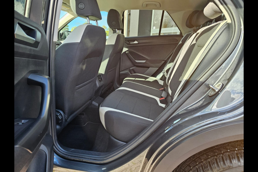 Volkswagen T-Roc 1.5 TSI Sport Business R | Automaat | Trekhaak | Lane Assist | Blind Spot | LED | Navi | ACC | PDC | Winterpakket | Virtual Cockpit  | Volkswagen T-Roc 1.5 TSI Sport Business R | Automaat | Trekhaak | Lane Assist | Blind Spot | LED | Navi | ACC | PDC | Winterpakket | Virtual Cockpit  |