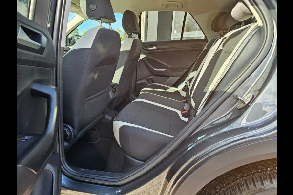Volkswagen T-Roc 1.5 TSI Sport Business R | Automaat | Trekhaak | Lane Assist | Blind Spot | LED | Navi | ACC | PDC | Winterpakket | Virtual Cockpit  | Volkswagen T-Roc 1.5 TSI Sport Business R | Automaat | Trekhaak | Lane Assist | Blind Spot | LED | Navi | ACC | PDC | Winterpakket | Virtual Cockpit  |