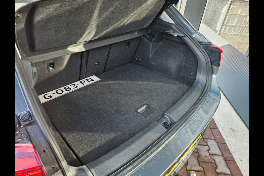 Volkswagen T-Roc 1.5 TSI Sport Business R | Automaat | Trekhaak | Lane Assist | Blind Spot | LED | Navi | ACC | PDC | Winterpakket | Virtual Cockpit  | Volkswagen T-Roc 1.5 TSI Sport Business R | Automaat | Trekhaak | Lane Assist | Blind Spot | LED | Navi | ACC | PDC | Winterpakket | Virtual Cockpit  |