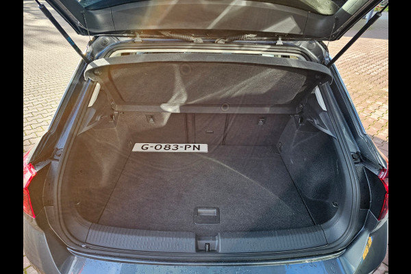 Volkswagen T-Roc 1.5 TSI Sport Business R | Automaat | Trekhaak | Lane Assist | Blind Spot | LED | Navi | ACC | PDC | Winterpakket | Virtual Cockpit  | Volkswagen T-Roc 1.5 TSI Sport Business R | Automaat | Trekhaak | Lane Assist | Blind Spot | LED | Navi | ACC | PDC | Winterpakket | Virtual Cockpit  |