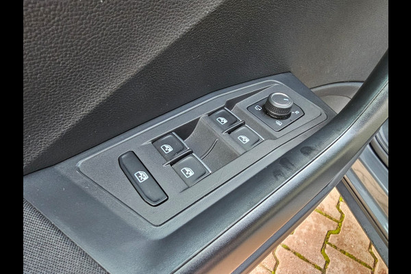 Volkswagen T-Roc 1.5 TSI Sport Business R | Automaat | Trekhaak | Lane Assist | Blind Spot | LED | Navi | ACC | PDC | Winterpakket | Virtual Cockpit  | Volkswagen T-Roc 1.5 TSI Sport Business R | Automaat | Trekhaak | Lane Assist | Blind Spot | LED | Navi | ACC | PDC | Winterpakket | Virtual Cockpit  |