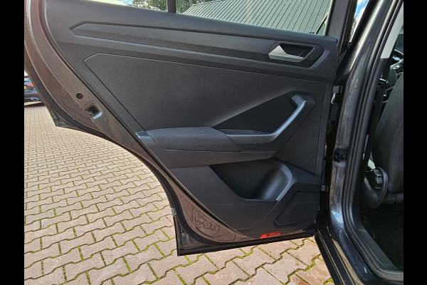 Volkswagen T-Roc 1.5 TSI Sport Business R | Automaat | Trekhaak | Lane Assist | Blind Spot | LED | Navi | ACC | PDC | Winterpakket | Virtual Cockpit  | Volkswagen T-Roc 1.5 TSI Sport Business R | Automaat | Trekhaak | Lane Assist | Blind Spot | LED | Navi | ACC | PDC | Winterpakket | Virtual Cockpit  |