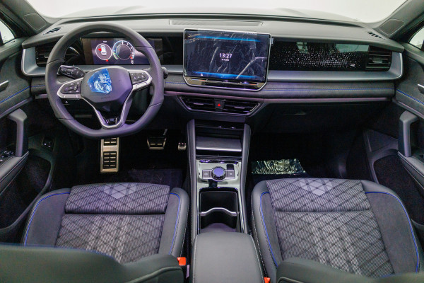 Volkswagen Tayron 1.5 eHybrid R-Line Edition 272 PK | Elec. trekhaak | Panoramadak | Elec. achterklep | 360 graden Camera, Adaptieve Cruise, Travelassistant, IQ light, RIJKLAARPRIJS Volkswagen Tayron 1.5 eHybrid R-Line Edition 272 PK | Elec. trekhaak | Panoramadak | Elec. achterklep | 360 graden Camera, Adaptieve Cruise, Travelassistant, IQ light, RIJKLAARPRIJS