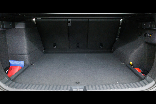 Volkswagen Tayron 1.5 eHybrid R-Line Edition 272 PK | Elec. trekhaak | Panoramadak | Elec. achterklep | 360 graden Camera, Adaptieve Cruise, Travelassistant, IQ light, RIJKLAARPRIJS Volkswagen Tayron 1.5 eHybrid R-Line Edition 272 PK | Elec. trekhaak | Panoramadak | Elec. achterklep | 360 graden Camera, Adaptieve Cruise, Travelassistant, IQ light, RIJKLAARPRIJS