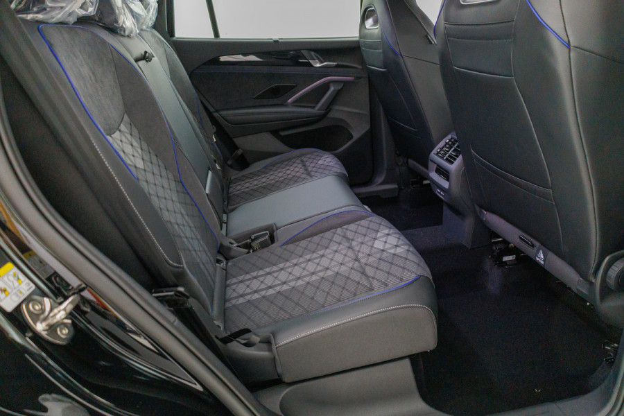 Volkswagen Tayron 1.5 eHybrid R-Line Edition 272 PK | Elec. trekhaak | Panoramadak | Elec. achterklep | 360 graden Camera, Adaptieve Cruise, Travelassistant, IQ light, RIJKLAARPRIJS Volkswagen Tayron 1.5 eHybrid R-Line Edition 272 PK | Elec. trekhaak | Panoramadak | Elec. achterklep | 360 graden Camera, Adaptieve Cruise, Travelassistant, IQ light, RIJKLAARPRIJS